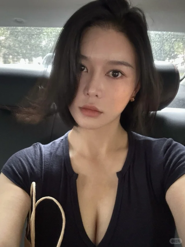 一刀切短发 短发 接受自然衰老