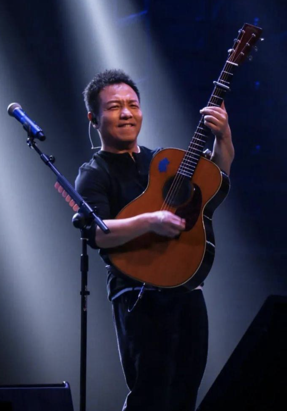 许巍《旅行》吉他谱